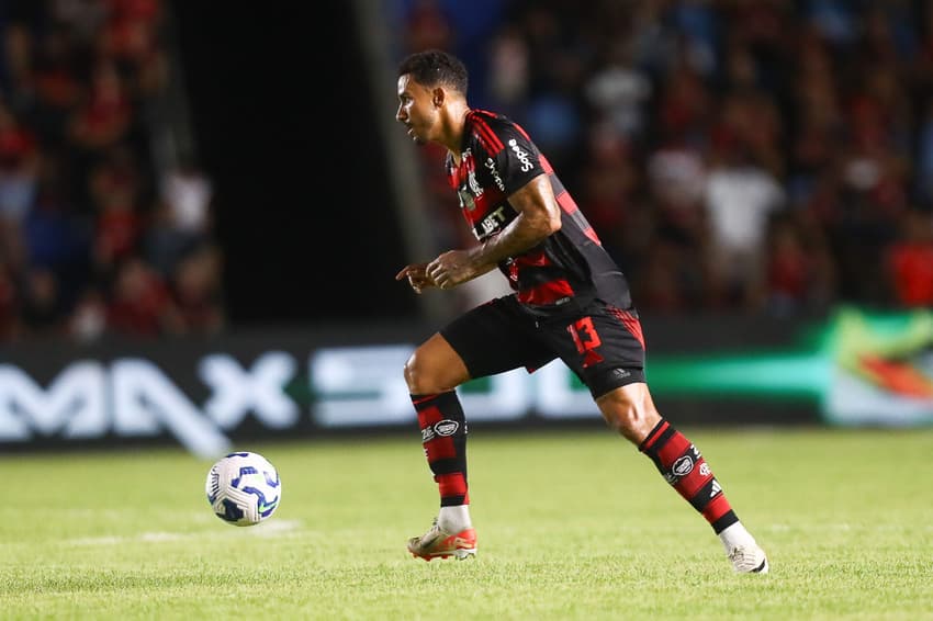 Danilo em ação pelo Flamengo