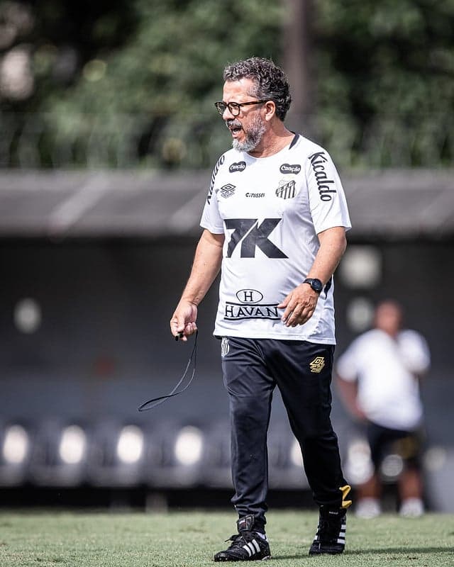 Cléber Xavier no CT Rei Pelé, em Santos