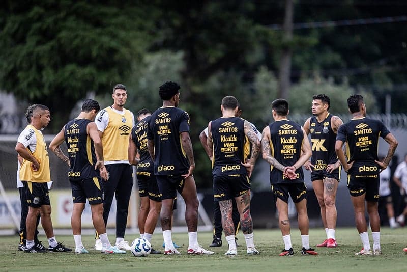 Equipe do Santos no CT Rei Pelé
