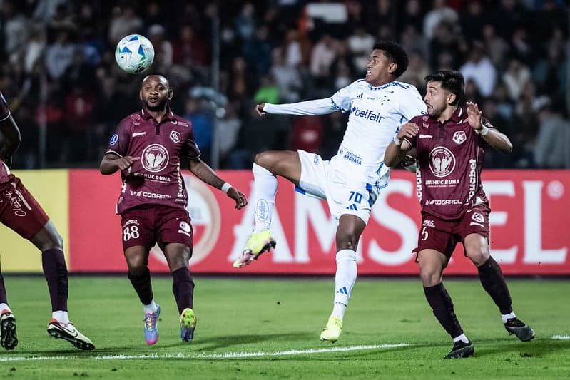 Kaique Kenji fez a jogada do gol de empate do Cruzeiro (Foto: Gustavo Aleixo)
