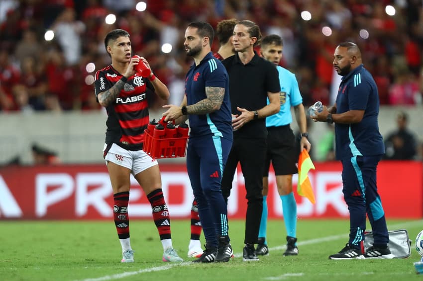 Filipe Luís durante a vitória sobre o Bahia (Foto: Gilvan de Souza/Flamengo)