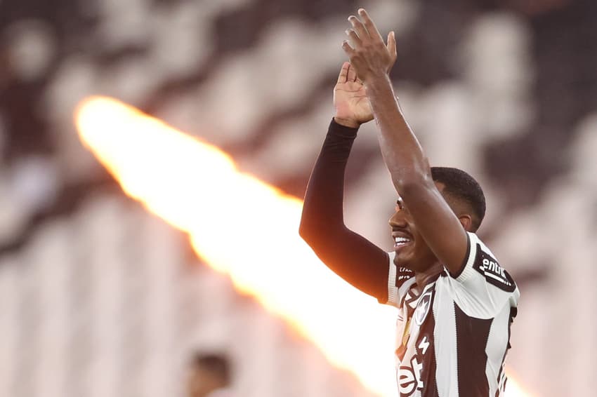 Cuiabano comemorando o gol do Botafogo (Foto: Vitor Silva/Botafogo)