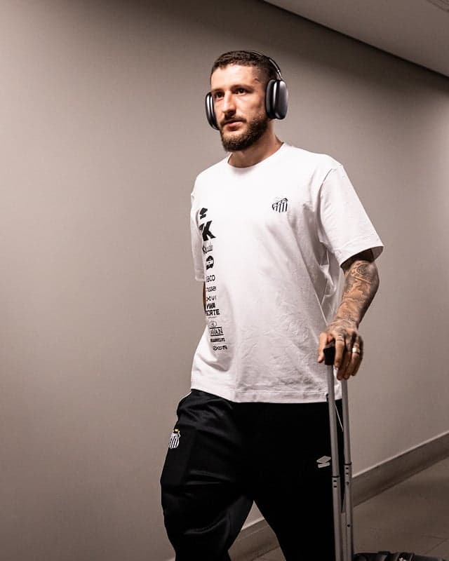 Zé Rafael foi relacionado pela primeira vez no duelo do Santos diante do Ceará, no Allianz Parque. (Foto: Raul Baretta/ Santos FC)