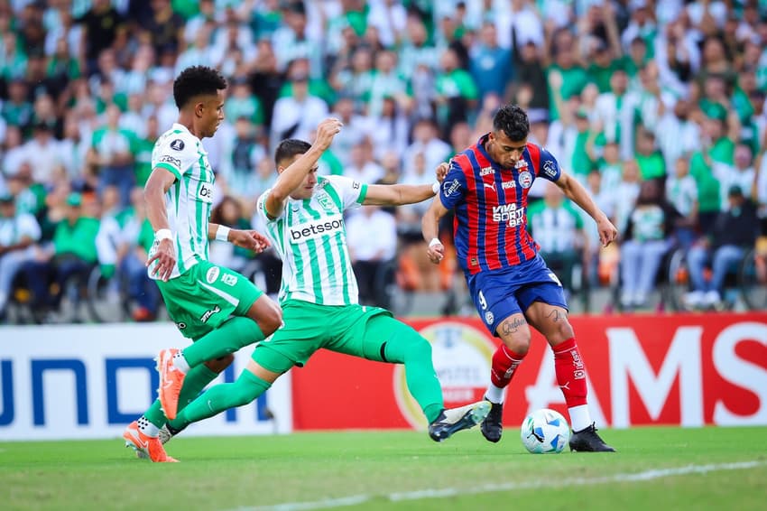 Lucho Rodríguez em ação contra o Atlético Nacional Foto: Letícia Martins / EC Bahia