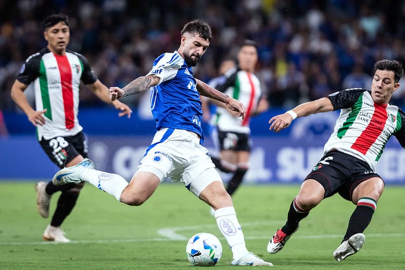 Lautaro Diaz, do Cruzeiro, em jogo contra o Palestino, no Mineirão (Foto: Gustavo Aleixo/Cruzeiro)