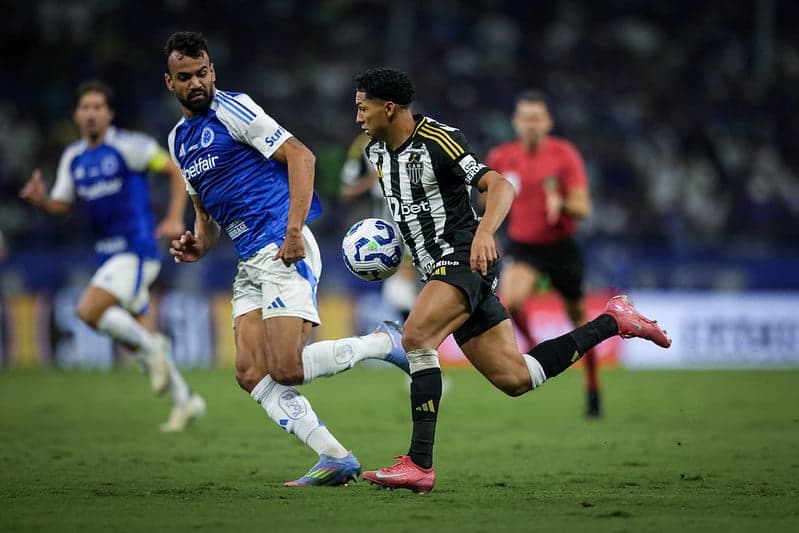 Fabrício Bruno, do Cruzeiro, e Rony, do Atlético-MG (Foto: Pedro Souza/Atlético-MG)