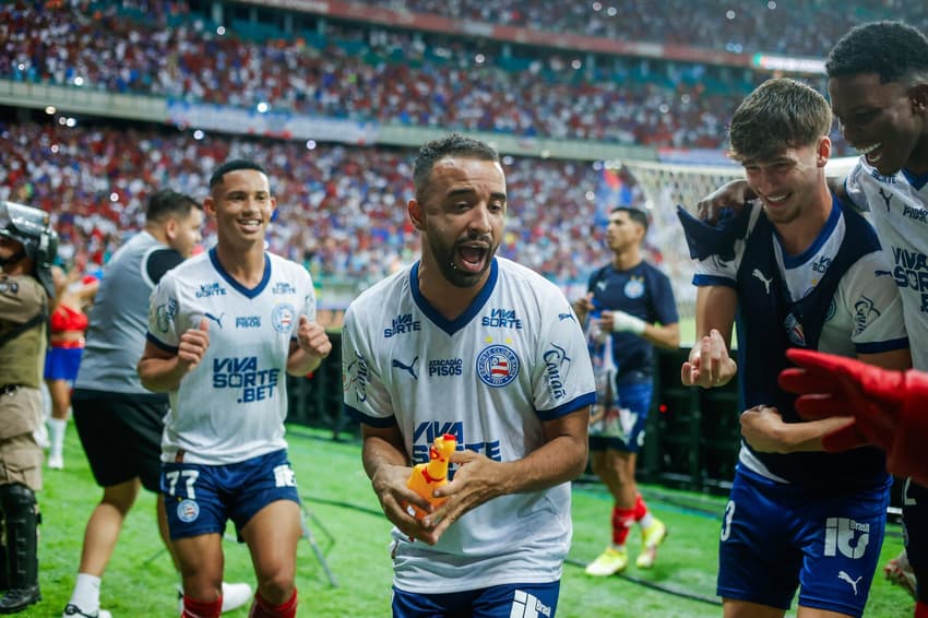 Caio Alexandre provoca jogadores do Vitória após triunfo no Ba-Vi Foto: Rafael Rodrigues / EC Bahia