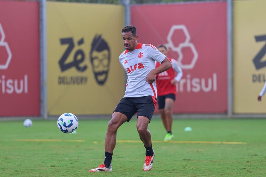Fernando, volante do Internacional