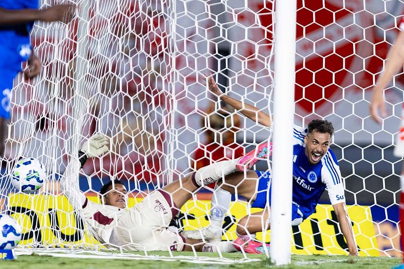 Eduardo fez os dois primeiros gols do Cruzeiro contra o Vila Nova-GO (Foto: Heber Gomes/Cruzeiro)