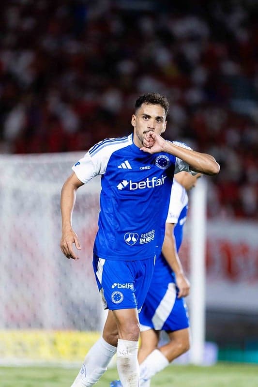 Meia Eduardo, do Cruzeiro (Foto: Heber Gomes/Cruzeiro)