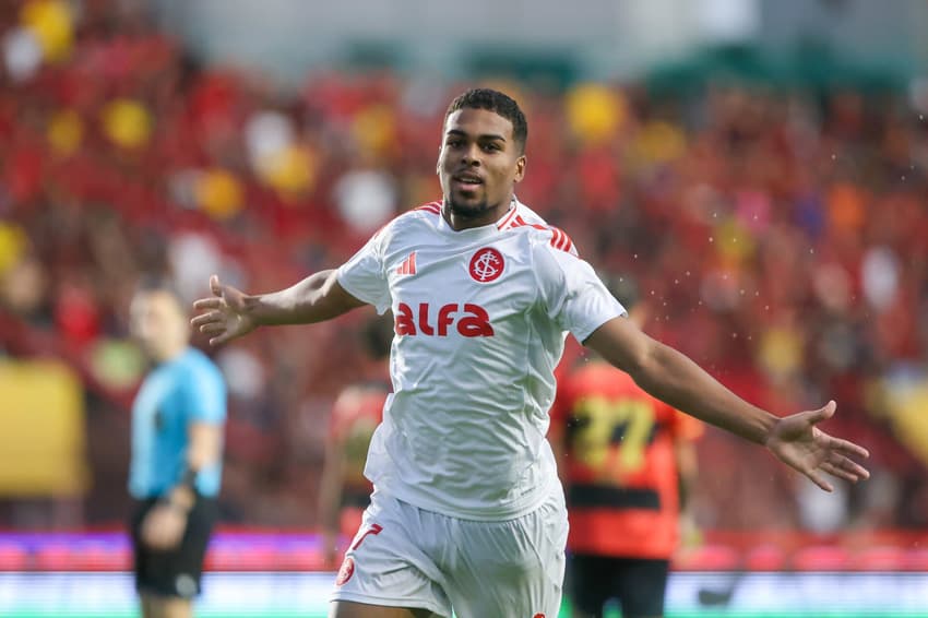 Gustavo Prado, atacante o Internacional