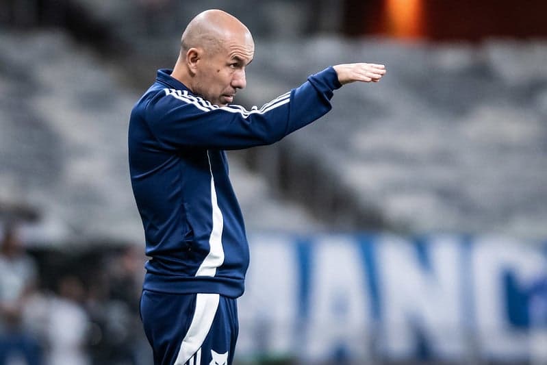 Técnico do Cruzeiro, Leonardo Jardim, em jogo contra o Unión, no Mineirão (Foto: Gustavo Aleixo/Cruzeiro)