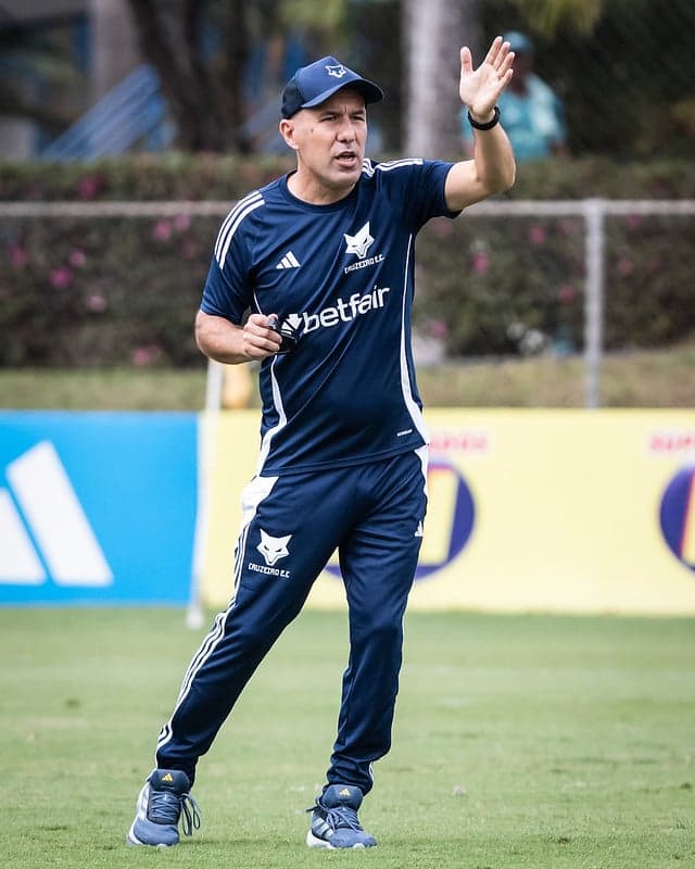 Técnico do Cruzeiro, Leonardo Jardim, na Toca da Raposa (Foto: Gustavo Aleixo/Cruzeiro)