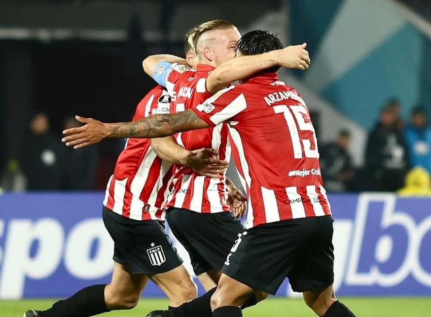 Estudiantes encaminhou vaga na próxima fase (Foto: Estudiantes)