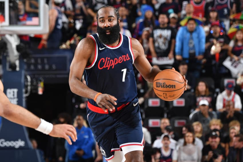 James Harden em quadra pelo LA Clippers. (Foto: Juan Ocampo / NBAE / Getty Images via AFP)