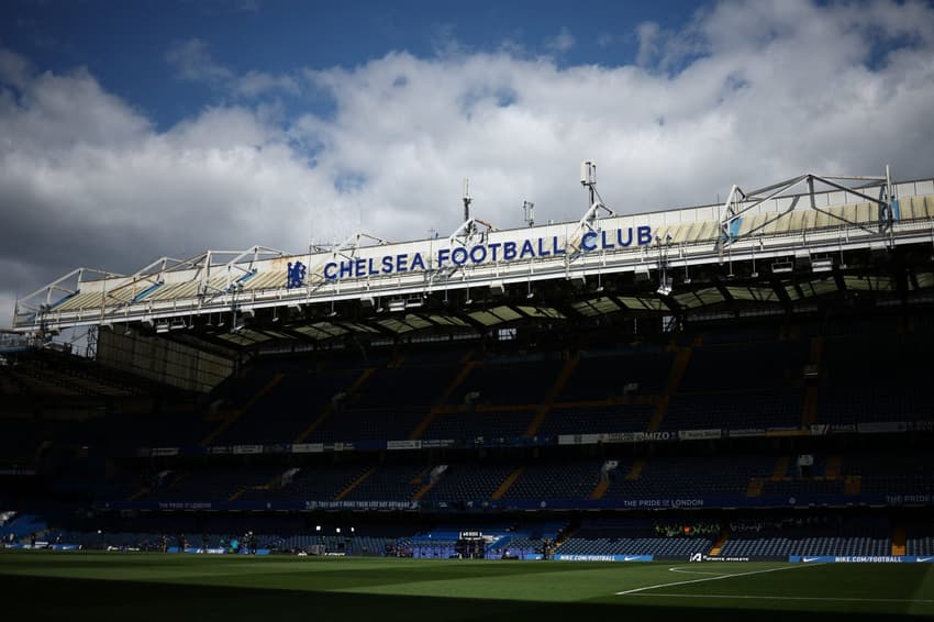 Stamford Bridge, estádio do Chelsea, antes da partida contra o Liverpool (Foto: HENRY NICHOLLS / AFP)