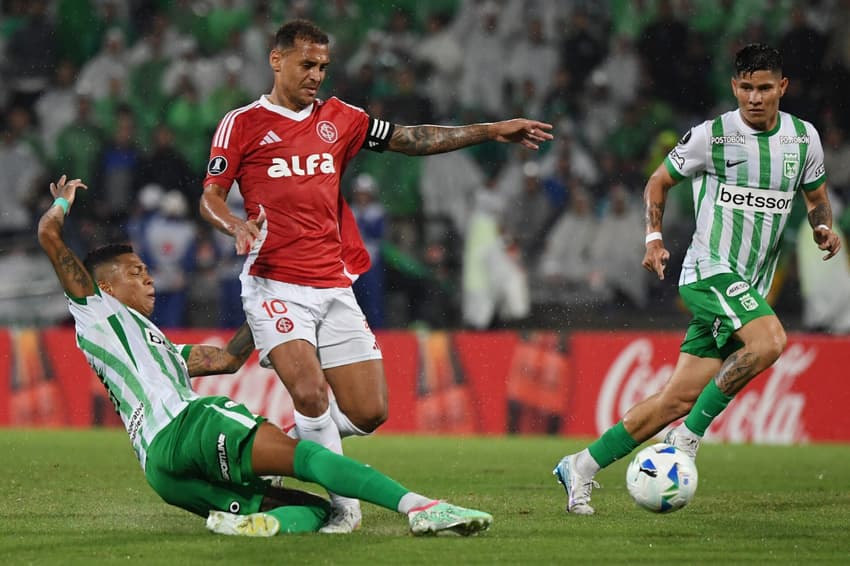 Internacional perdeu para o Atlético Nacional pela Libertadores (Foto: Jaime Saldarriaga/ AFP)