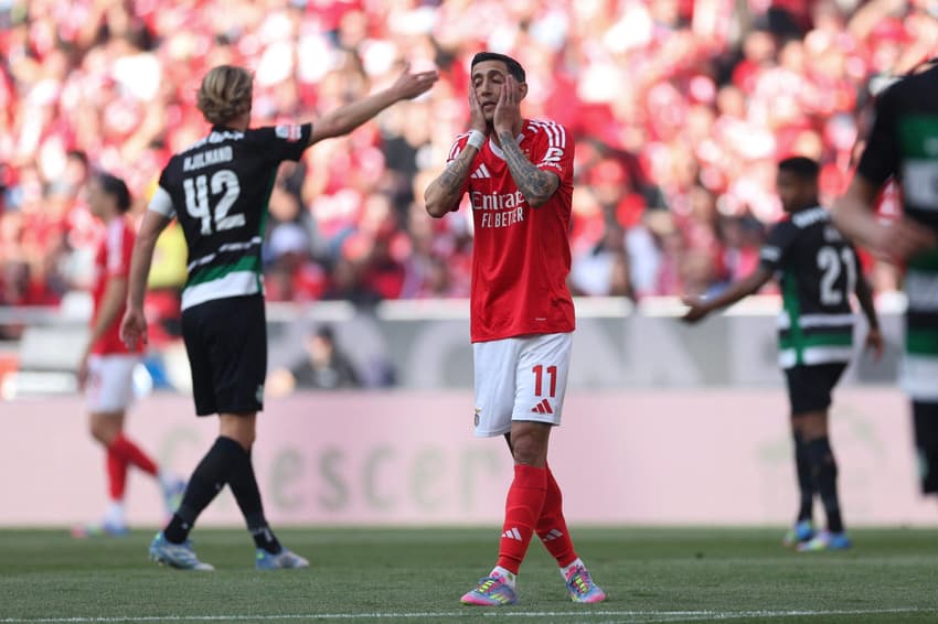 Di Maria em ação em Benfica x Sporting (Foto: Filipe Amorim/AFP)