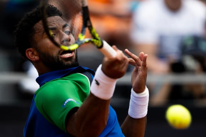 Francês Arthur Fils na vitória sobre o grego Stefanos Tsitsipas