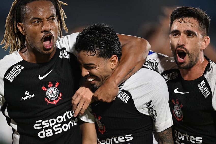Corinthians vence o Racing pela Sul-Americana