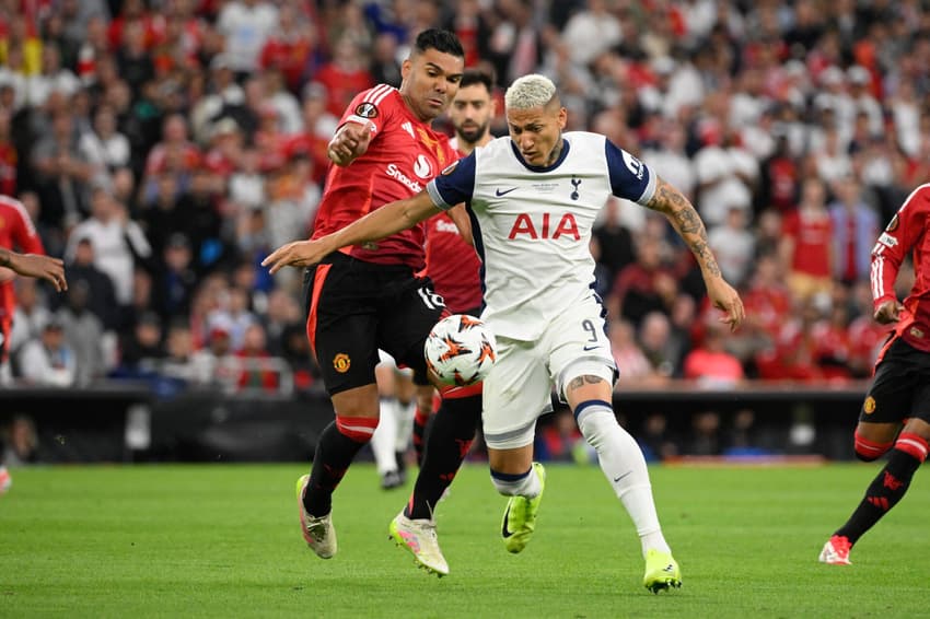 Richarlison x Casemiro na decisão da Liga Europa entre Tottenham e Manchester United