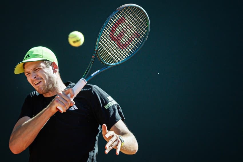 O polonês Hubert Hurkacz na derrota para Novak Djokovic na final em Genebra (Foto: VALENTIN FLAURAUD / AFP)