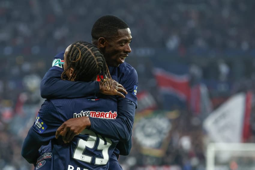 Barcola e Dembélé comemoram gol do PSG contra o Reims (Foto: Franck Fife/AFP)