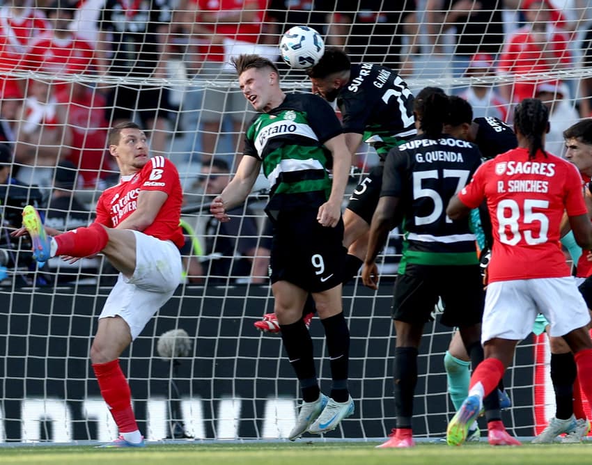 Possível punição do Benfica pode ser aplicada após polêmica com arbitragem em final contra o Sporting (Foto: CARLOS COSTA/AFP)