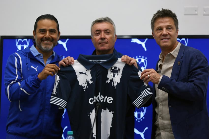 Domènec Torrent é apresentado no Monterrey, do México
