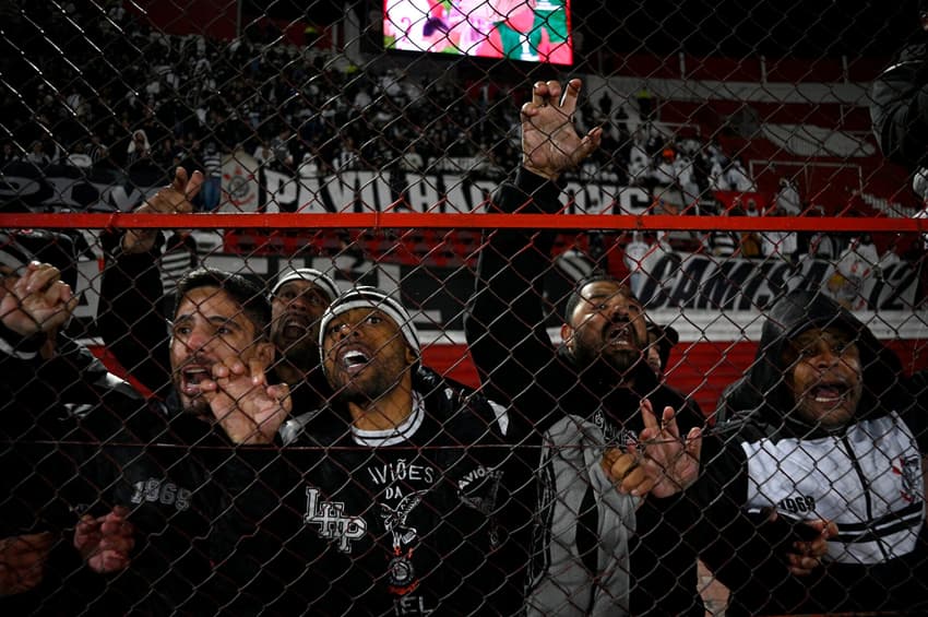 'Impotente' dentro e fora de campo, Corinthians sofre novo vexame continental