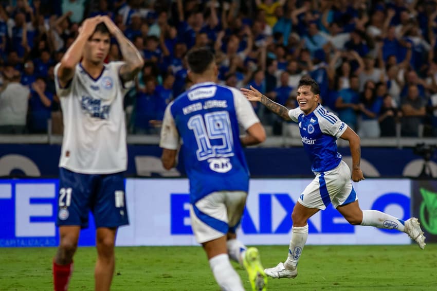 Cruzeiro marca contra o Bahia no Mineirão Foto: Fernando Moreno/AGIF