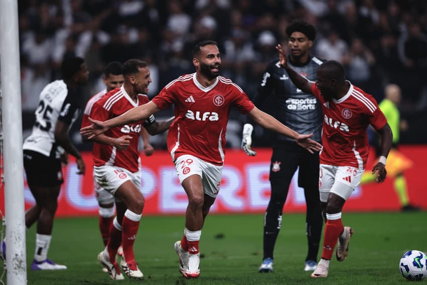 Jogos de hoje: o Internacional visita o Atlético Nacional (Foto: Ettore Chiereguini/AGIF)