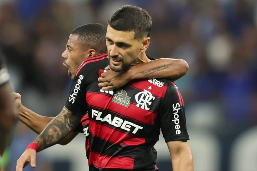 Arrascaeta não comemora gol do Flamengo contra o Cruzeiro (Foto: Gilson Lobo/AGIF)