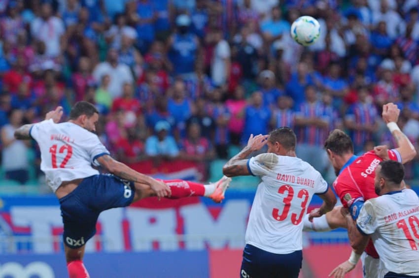 Bahia sofreu um dos gols em jogada de bola aérea Foto: Walmir Cirne/AGIF