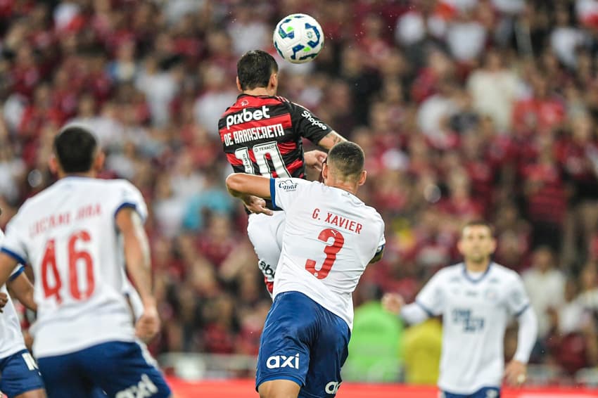 Cabeceio de Arrascaeta para gol do Flamengo Foto: Thiago Ribeiro/AGIF