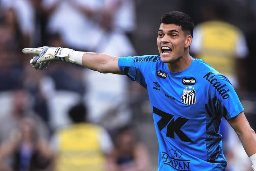 Gabriel Brazão tem 26 jogos pelo Santos nesta temporada. (Foto: Ettore Chiereguini/AGIF)