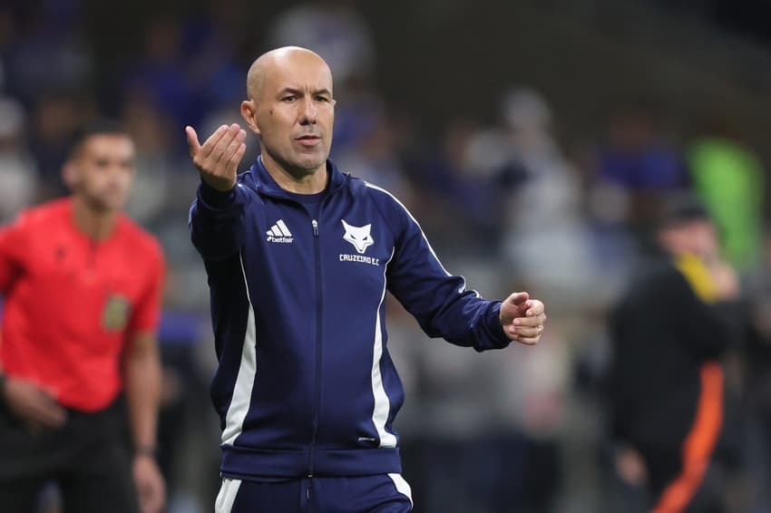 Técnico do Cruzeiro, Leonardo Jardim (Foto: Gilson Lobo/AGIF)