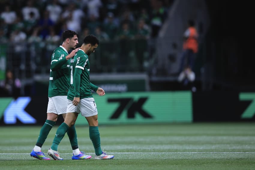 Felipe Anderson e Piquerez, jogadores do Palmeiras