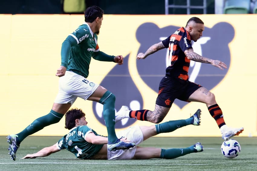 Everton Cebolinha em Palmeiras x Flamengo no primeiro turno (Foto: Marcello Zambrana/AGIF)
