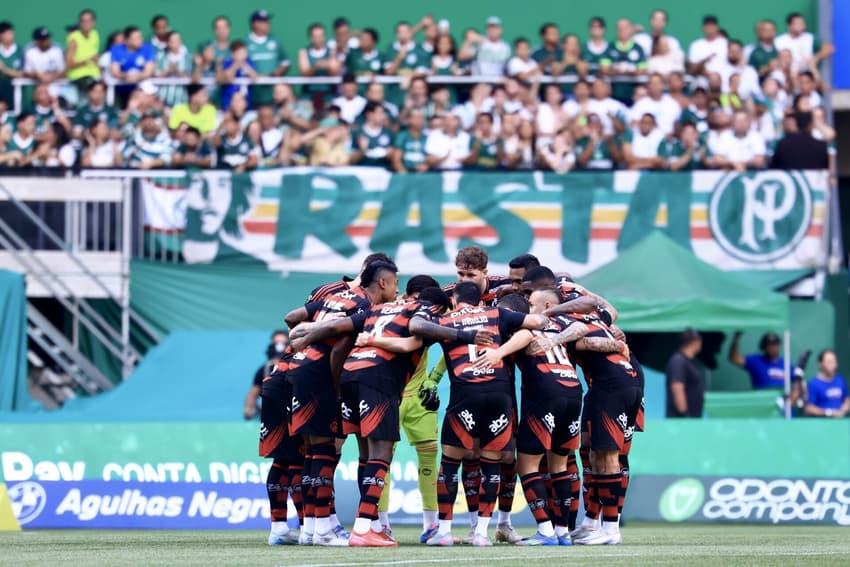 Flamengo vence o Palmeiras e encosta na liderança da competição. (Foto: Marcello Zambrana/AGIF)