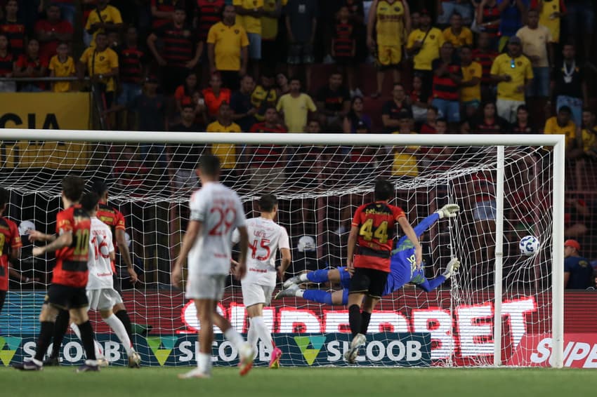 Gol de Gustavo Prado, do Internacional