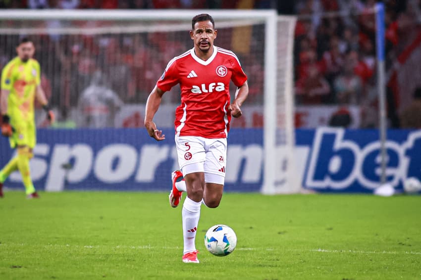 Fernando, volante do Internacional