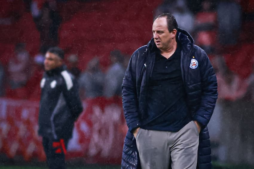 Rogério Ceni comanda o Bahia contra o Internacional Foto: Maxi Franzoi/AGIF