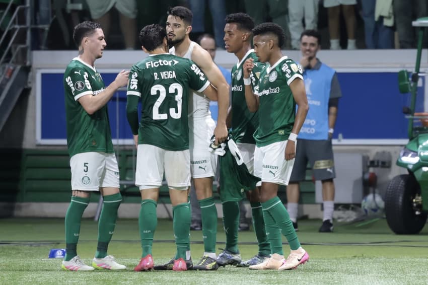 Palmeiras comemora gol diante do Sporting Cristal