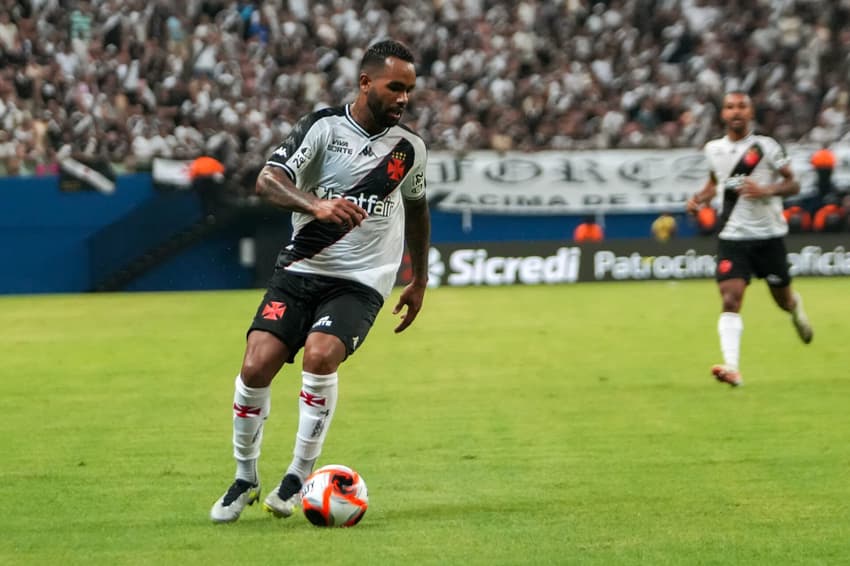 Felipe, treinador do Vasco, comentou sobre a temporada de Alex Teixeira