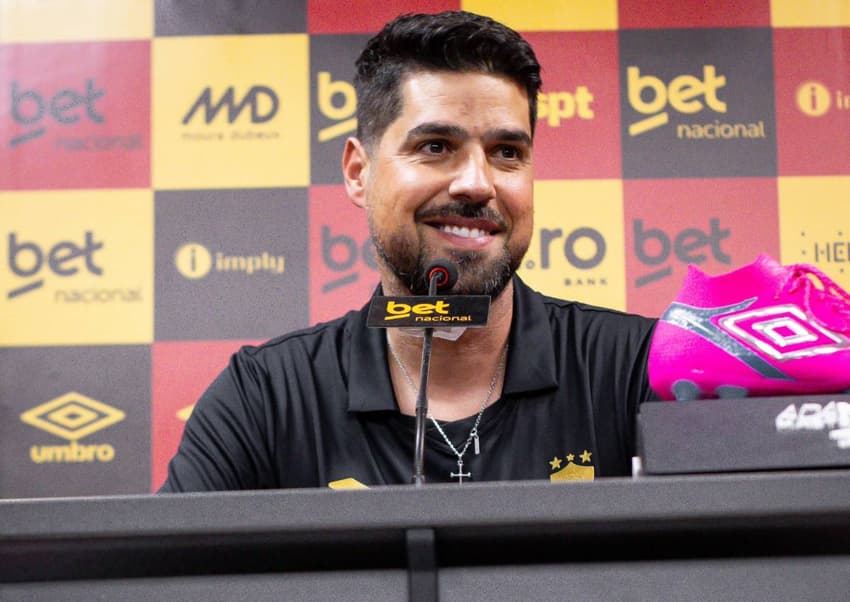 António Oliveira, novo técnico do Sport (foto: Igor Cysneiros/Sport)