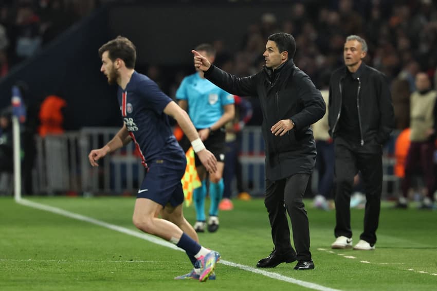 Arteta orienta jogadores do Arsenal contra o PSG, pela Champions League