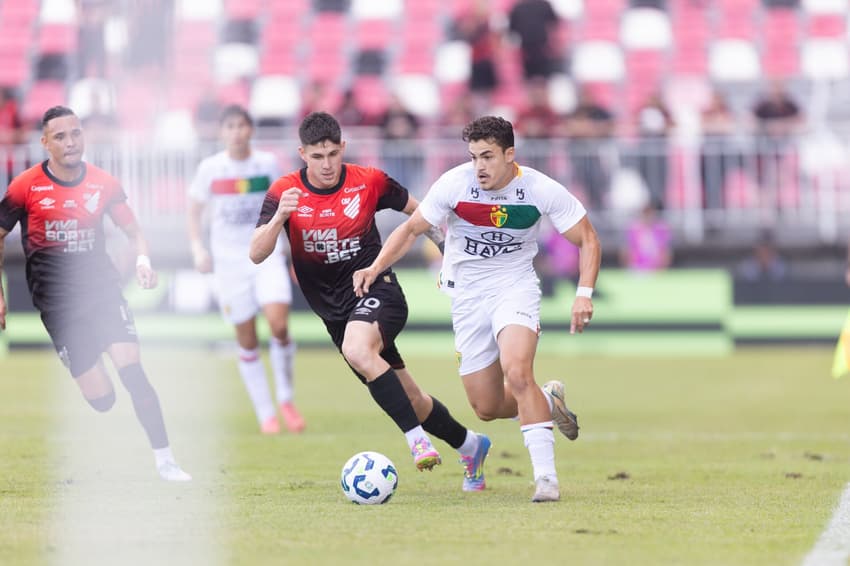 Brusque e Athletico-PR empatam sem gols pela Copa do Brasil