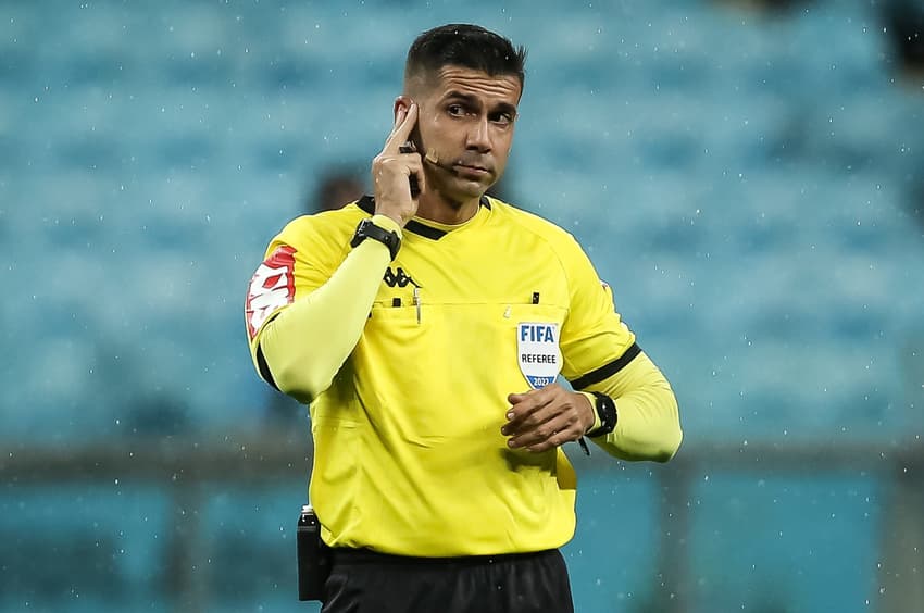 Bruno Arleu de Araújo em jogo do Grêmio. (Foto: Pedro H. Tesch/AGIF)
