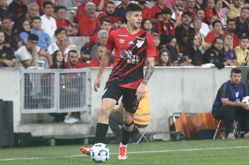 Bruno Zapelli em campo pelo Athletico-PR na Copa do Brasil